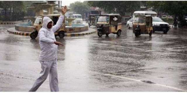 اسلام آباد میں موسلادھار بارش، نالے بپھرنے سے متعدد علاقوں میں پانی داخل