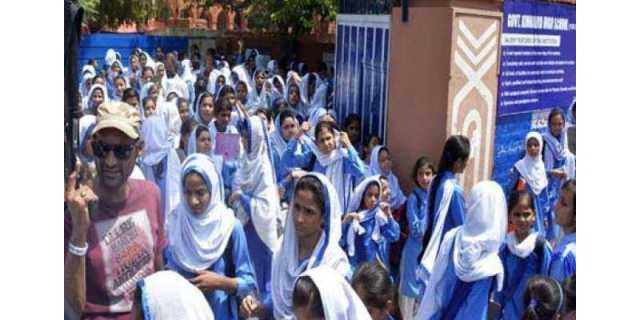 پنجاب کے سکولز کیلئے گرمیوں کی چھٹیاں بڑھانے کے فیصلے میں تبدیلی