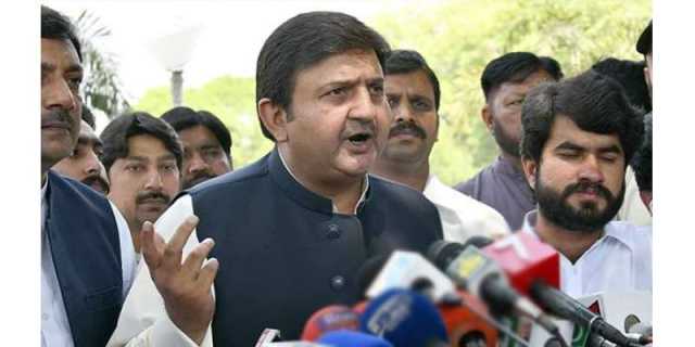 عدم اعتماد کی باتیں چھوڑ دیں، پی ٹی آئی کے 20، 25 اراکین پارٹی چھوڑ سکتے ہیں. ملک احمد خان