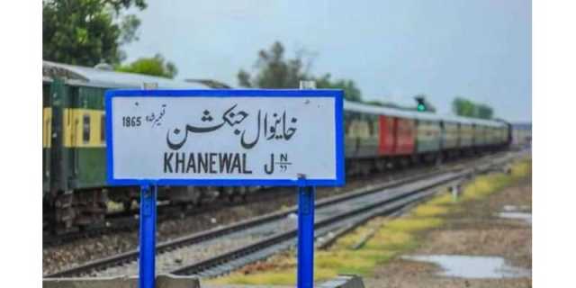 خانیوال، ریلوے سٹیشن پرٹرین سگنل پول کی سیڑھی سے ٹکرا گئی ، 27 مسافر زخمی