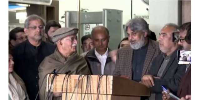 اپوزیشن جماعتوں کی کانفرنس روکنے کیلئے ہوٹل بند، رہنما گیٹ پھلانگ کر اندر داخل ہوگئے