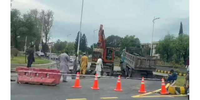 اسلام آباد میں حال ہی میں مکمل ہونے والا جناح سکوائر منصوبہ پہلی بارش میں ہی بیٹھ گیا