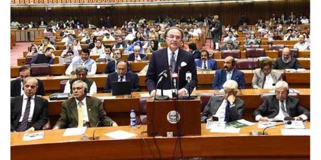 سرکاری ملازمین کی تنخواہوں میں 10 فیصد اضافہ اور اپنی تنخواہوں میں 700 فیصد تک اضافہ کر لیا