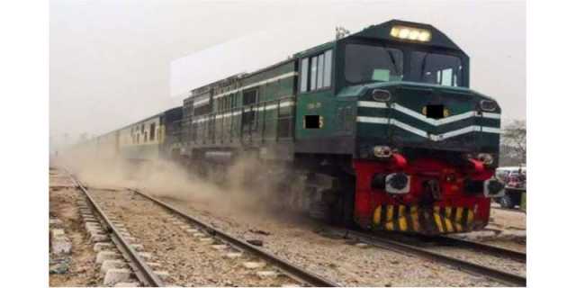 خانیوال،علامہ اقبال ایکسپریس حادثے سے بچ گئی