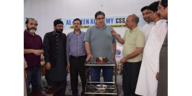 صحافی برادری مشکلات کا شکار ہے ، صحافیوں کے مسائل کے حل کیلئے حکومت کردار ادا کرے ۔ معروف صحافی و مصنف ذبیح اللہ بلگن کے اعزاز میں منعقدہ عشائیہ میں “پہچان “ اراکین کی گفتگو