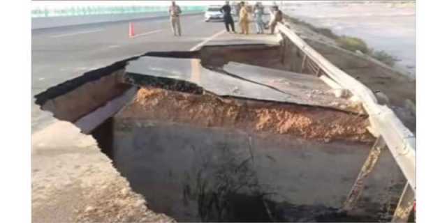 سیلاب کی تباہ کاریاں جاری، اربوں ڈالرز سے تعمیر ہونے والی ایم 5 موٹروے کا بڑا حصہ بہہ گیا