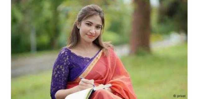خوبصورتی کا قفس اور آئینے میں قید عورت