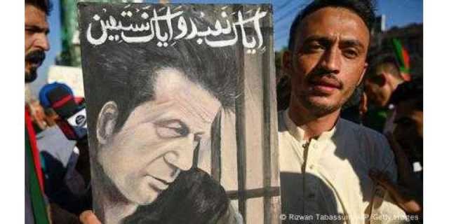 عمران خان کی مقبولت کا گراف گرا ہے؟