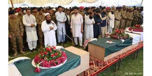 بھارتی حملوں میں گیارہ فوجیوں سمیت اکاون افراد ہلاک، پاکستان