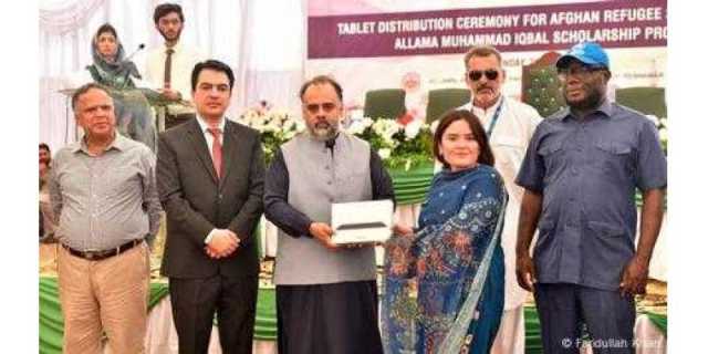 پاکستان: افغان طلبہ کے لیے ٹیبلٹ کمپیوٹرز