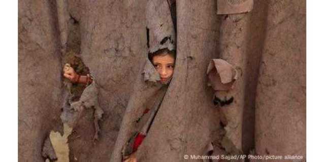 پاکستان سے بے دخل ہونے والے افغان باشندے واپسی کے خواہاں
