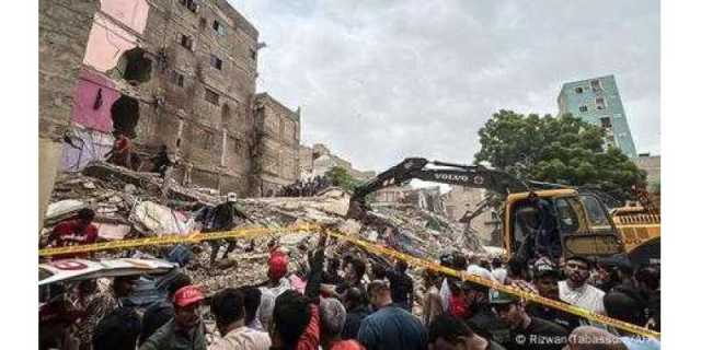 کراچی: لیاری میں رہائشی عمارت گرنے سے چھ افراد ہلاک
