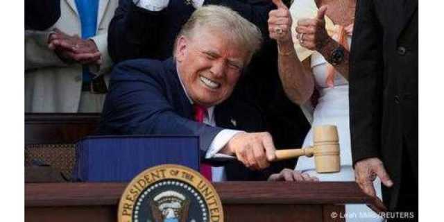 ٹرمپ نے ٹیکسوں اور اخراجات میں کمی کے بل پر دستخط کر دیے