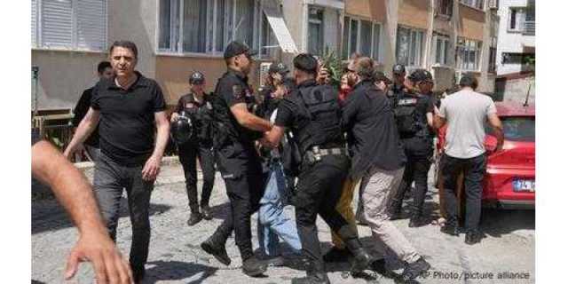ترکی: ممنوعہ ’پرائیڈ پریڈ‘ میں شریک درجنوں افراد گرفتار
