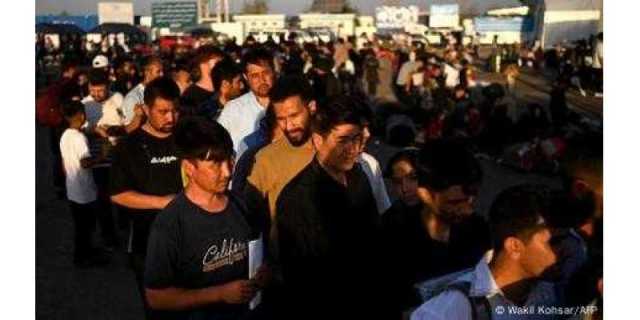 ایران: ایک ماہ میں دو لاکھ تیس ہزار افغان مہاجرین کی واپسی