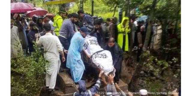 پاکستان میں شدید سیلاب کے نتیجے میں ہلاکتیں تین سو سے زائد
