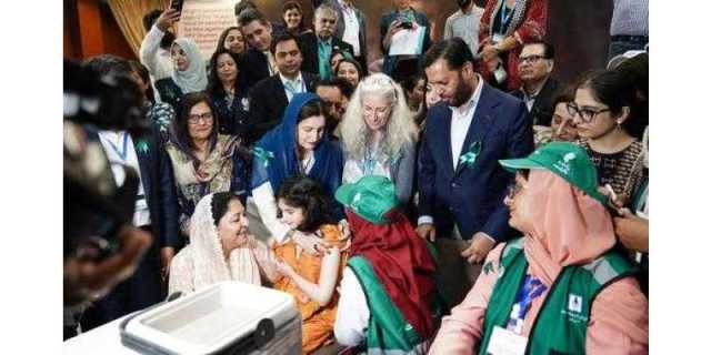 پاکستان: لڑکیوں کو رحم کے سرطان سے بچاؤ کی ویکسین مہم کا آغاز