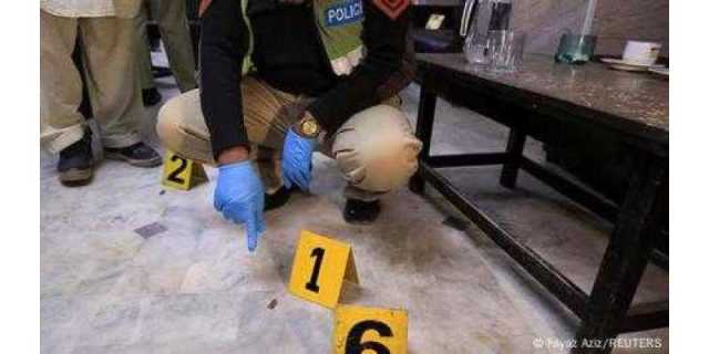 جرائم اور طاقت کی دنیا عام انسان کو اتنی پرکشش کیوں لگتی ہے؟