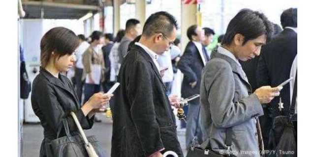 جاپان، دن میں دو صرف گھنٹے اسمارٹ فون استعمال کرنے کی اجازت