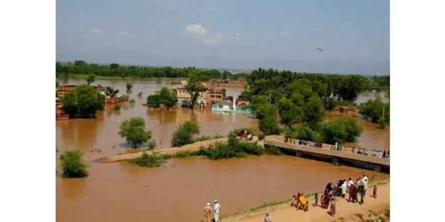 سیلابی ریلہ سندھ میں داخل ، گھر دریا کی بے رحم موجوں میں بہہ گئے