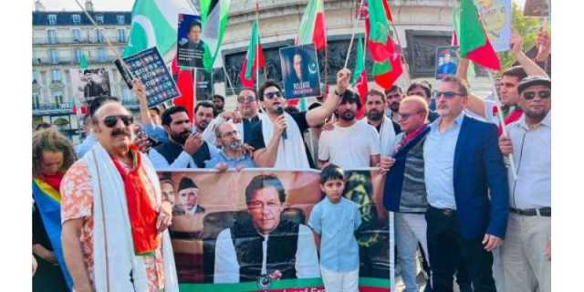 عمران خان کی گرفتاری کے دو سال مکمل: پیرس میں تحریک انصاف فرانس کا بڑا احتجاجی مظاہرہ