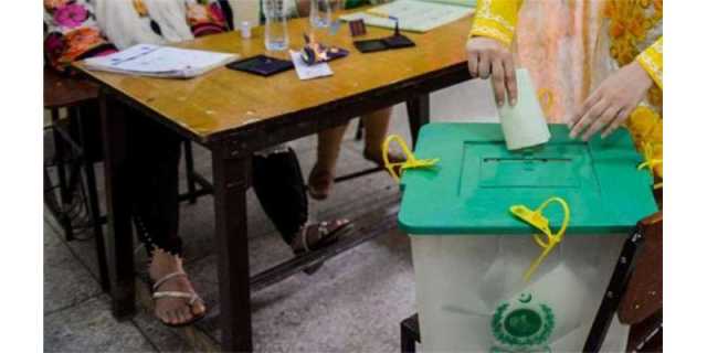 پی پی 52 ضمنی الیکشن؛ پی ٹی آئی پولنگ ایجنٹس کو باہر نکال کر اندر ٹھپے لگائے جانے کا الزام