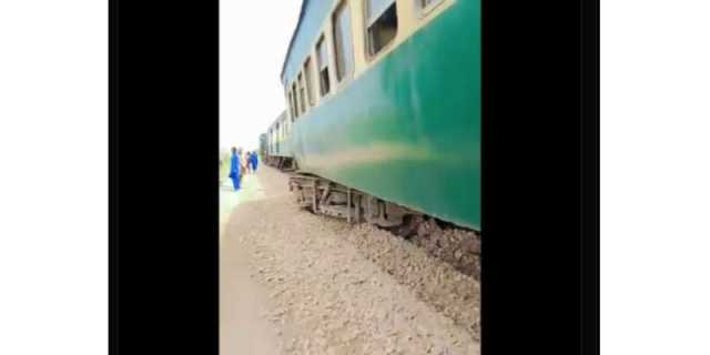 ریلوے ٹریک پر ایک اور دھماکہ، جعفر ایکسپریس پھر سے حادثے کا شکار ہوگئی