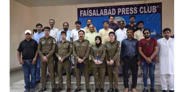 پولیس افسران کا فیصل آباد پریس کلب کا دورہ،