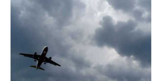 اسلام آباد سے دبئی جانیوالی پرواز خراب موسم کے باعث بھارتی حدود میں داخل
