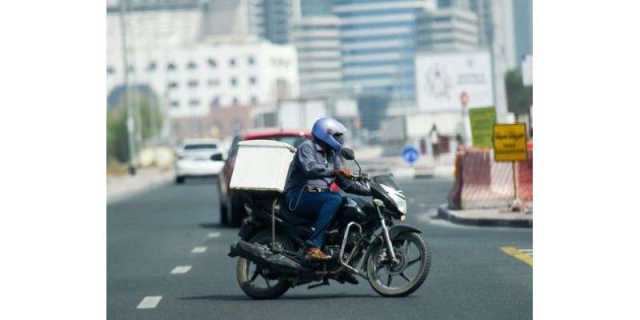 دبئی میں ڈلیوری بائیکس کیلئے نئی ٹریفک پابندیاں عائد کرنے کا اعلان