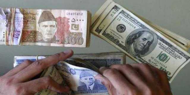 انٹربینک مارکیٹ میں امریکی ڈالر کے مقابلے میں پاکستانی روپے کی قدر میں کمی ریکارڈ