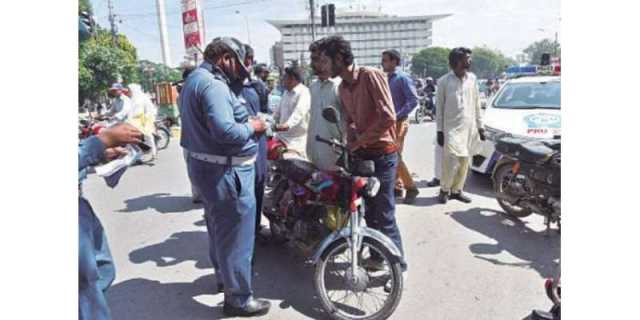 نہ سفارش، نہ بحث، اب چالان ہوگا ثبوت کیساتھ، ٹریفک پولیس نے آگاہی مہم کے دوسرے مرحلے کا آغاز کردیا
