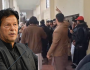 زرعی یونیورسٹی پشاور میں لیپ ٹاپ تقریب کے دوران ہنگامہ آرائی، عمران خان کے حق میں نعرے